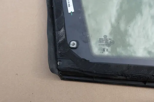 Vitre Arrière Droite VW Golf VIII Kombi OEM image 3