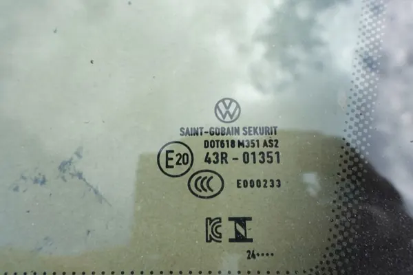 Vitre Arrière Droite VW Golf VIII Kombi OEM image 4