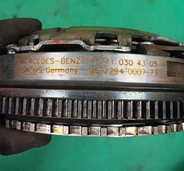 Kaksimassavauhtipyörä Mercedes C-luokka W204 1.8 CGI Manuaali image 6