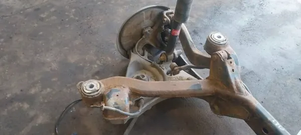 OEM-taka-akselipalkki Audi A4 B6 Sedanille image 3