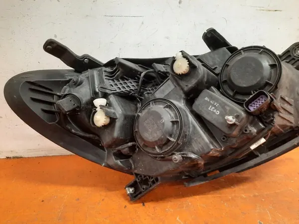 Opel Mokka Linker Scheinwerfer OE 42435929 image 7