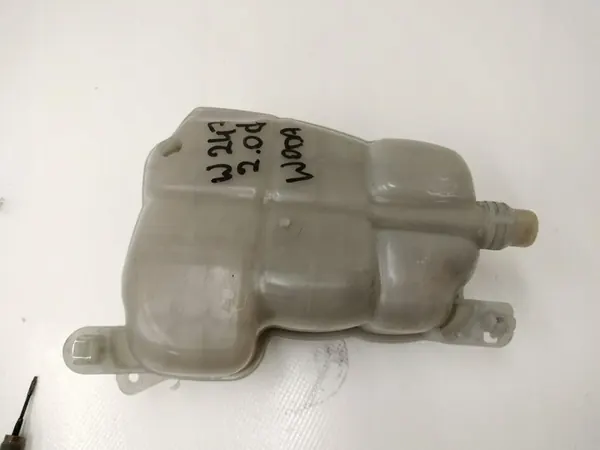 Ausgleichsbehälter MERCEDES GLA GLB A2475000049 image 2