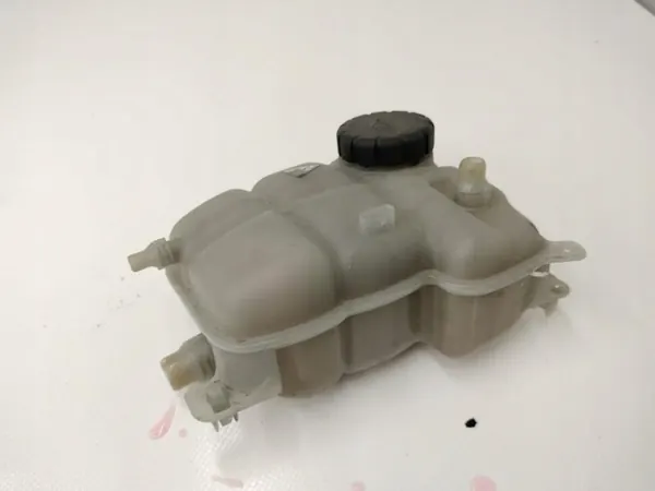 Ausgleichsbehälter MERCEDES GLA GLB A2475000049 image 3
