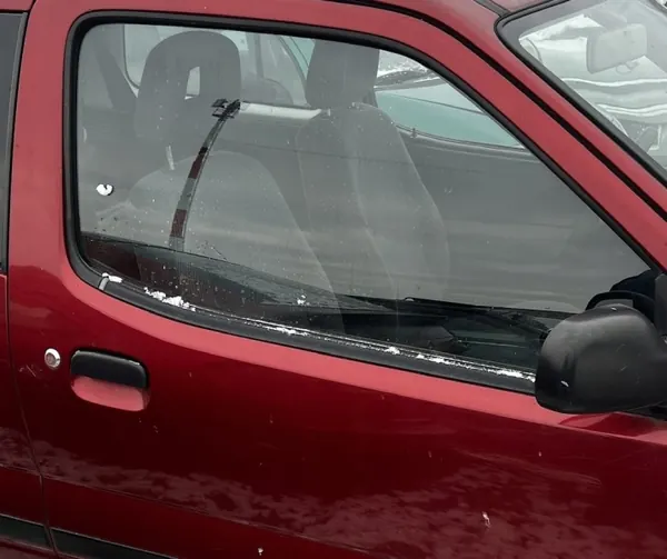 Vidro Direito Porta Suzuki Ignis I Peça OEM - Usado image 2