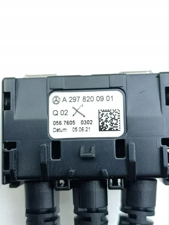 Mercedes-Benz EQS USB-inmatningsenhet OEM A2978200901 image 10