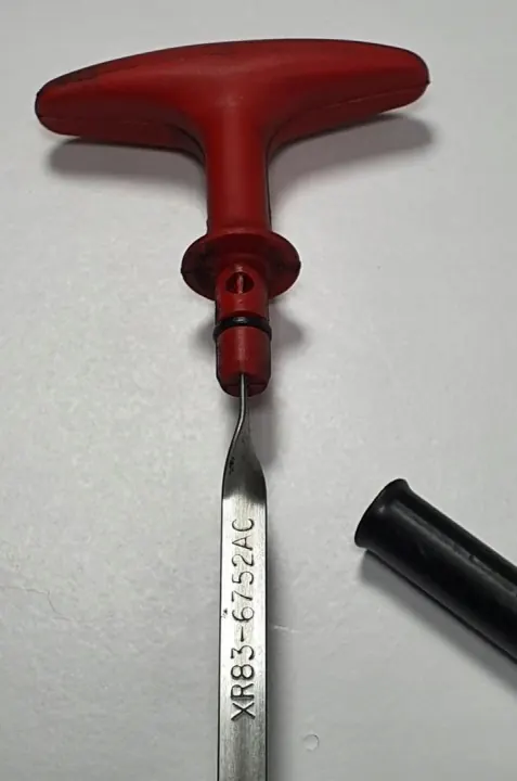 Varilla de aceite Jaguar OEM XR83-6752-AC Usado image 3