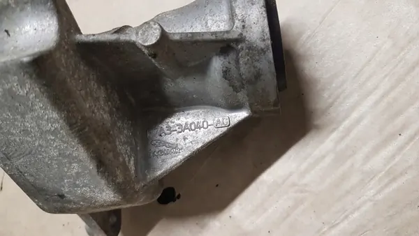 Vooras flens OEM H7A3-3A040-AC Jaguar XE image 3