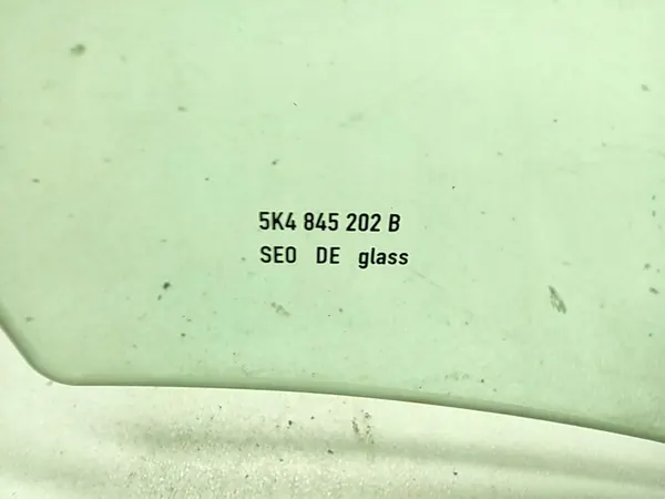 VW GOLF VI 5K Oikea Etu Ikkuna 2009 image 4