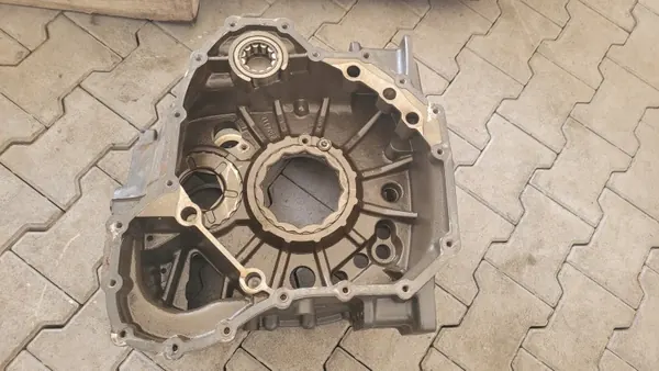 Scania Växellådshus OEM 2223807 - Begagnad image 3