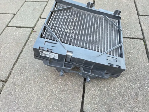 BMW 5 F10 F11 Enfriador de Agua Adicional 7802662-04 image 2