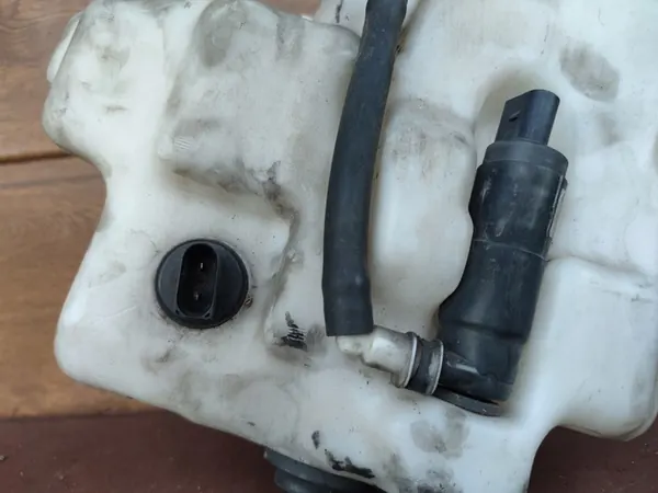 PESUAINERESERVAARI XENON VW GOLF IV image 4