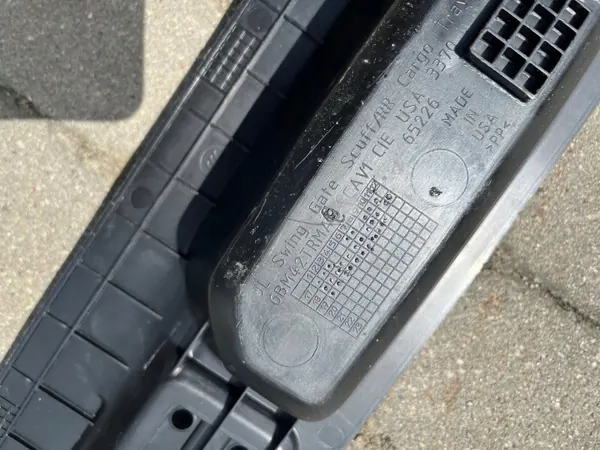 OEM 6BM42TX7AC baklucktätning för Jeep Wrangler JL image 4
