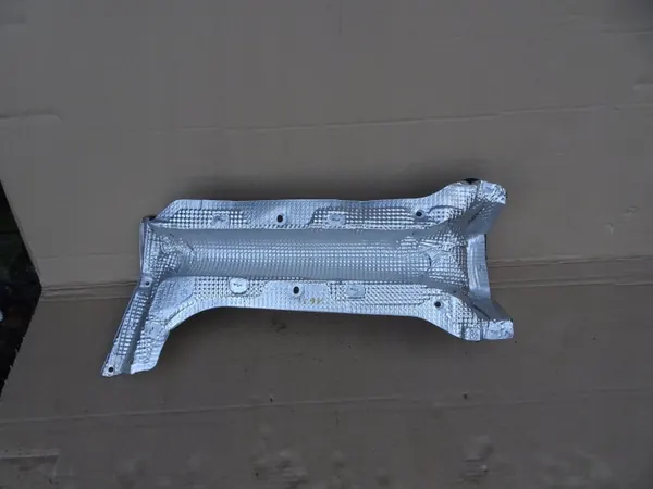 VW Passat B8 Golf VII GTE Warmteschild 5Q0825755A image 4