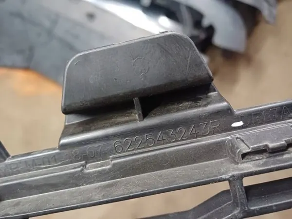 Dacia Sandero III radiatorrooster OEM 622543243R image 9