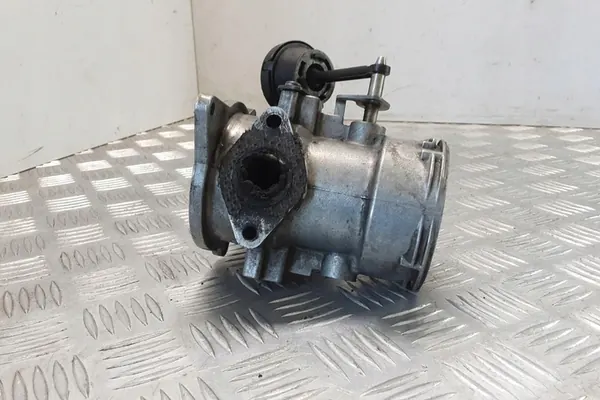 EGR-venttiili VW Touareg 2.5L Diesel 2006 OEM 070128070C image 2