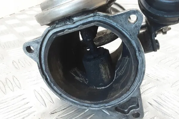 EGR-venttiili VW Touareg 2.5L Diesel 2006 OEM 070128070C image 5