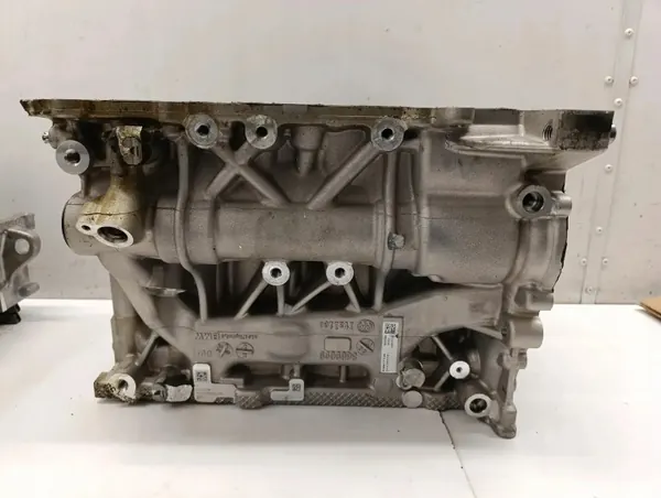 BMW Moottorilohko OEM G20 318i B48B20A - Käytetty image 9
