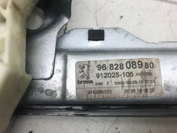 Regulador de janela dianteira esquerda Peugeot 3008 5008 9682808980 image 8