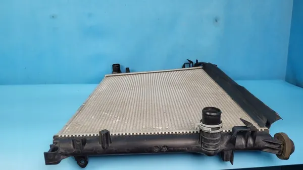 Radiateur d'eau Dodge Challenger SXT OEM M143308G image 8