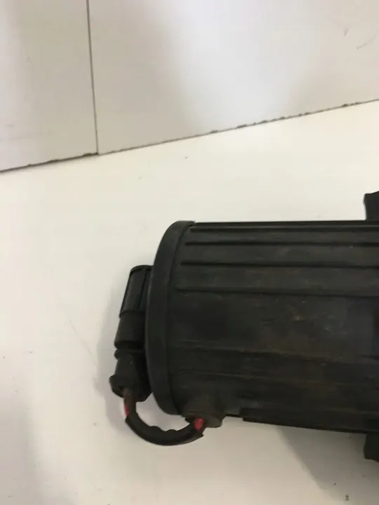 Polttoainepumppu VW PASSAT B5 1.6L 75kW 1996-2005 image 3