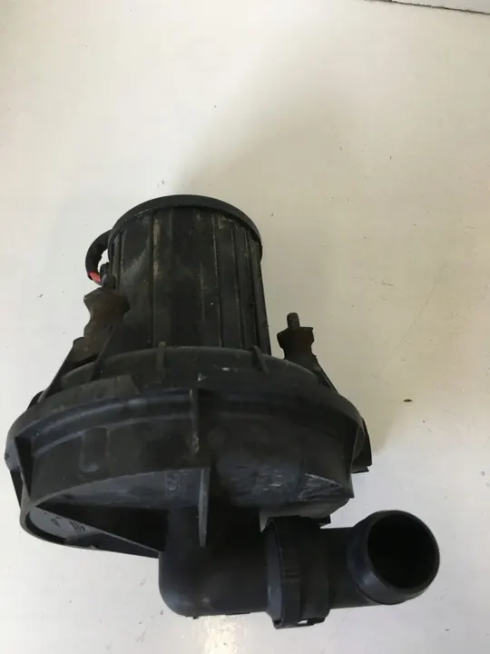 Polttoainepumppu VW PASSAT B5 1.6L 75kW 1996-2005 image 9