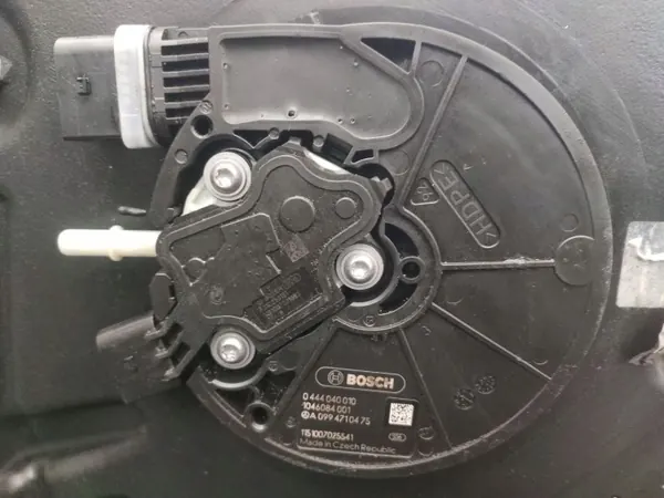 Tanque AdBlue usado OEM A2124700200 para Mercedes CLS image 5