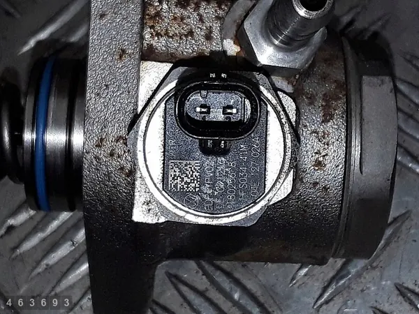 Bomba de combustível 2017 Skoda Fabia III 1.2 TSI OEM 04E127026AT image 5