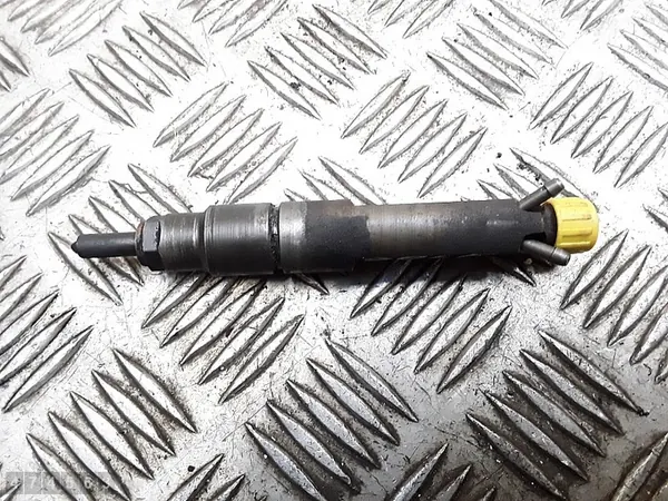 Iniettore VW Golf 2000 1900tdi 028130202p image 2