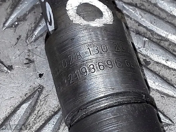 Iniettore VW Golf 2000 1900tdi 028130202p image 3