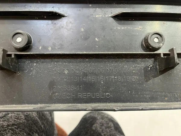 Marco de Matrícula BMW X1 U11 OEM 9881927 image 7