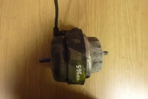 Motorutrymmet delar AUDI A6 2007 4F0199382H image 2