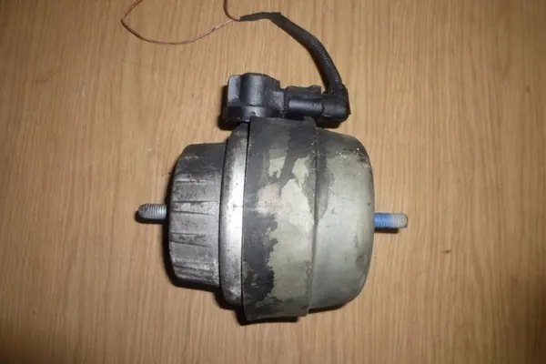 Motorutrymmet delar AUDI A6 2007 4F0199382H image 3