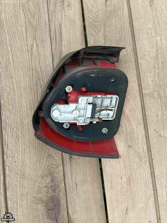 Luz trasera derecha Citroen Saxo OEM 230 image 2