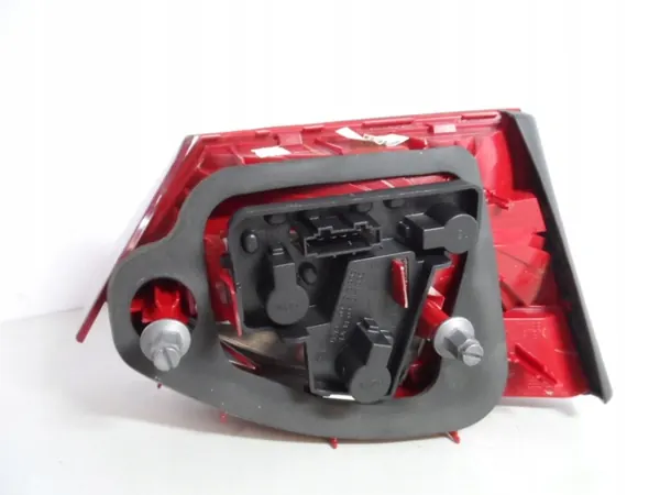 Luz trasera derecha VW Jetta 5C USA 5C6945094 image 2