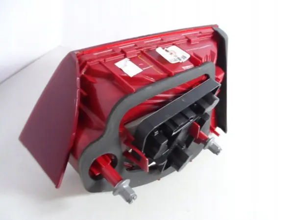 Luz trasera derecha VW Jetta 5C USA 5C6945094 image 3