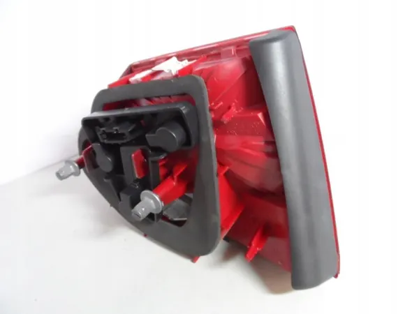 Luz trasera derecha VW Jetta 5C USA 5C6945094 image 4