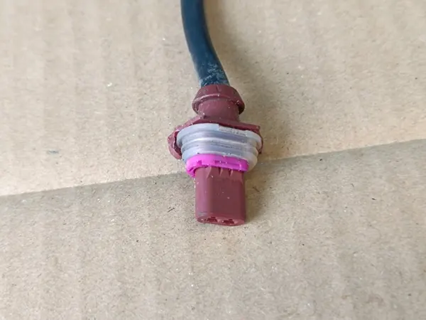 Injector AdBlue Skoda OE OEM 05L131113P - Usado image 3