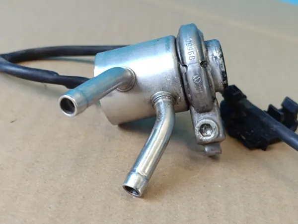 Injector AdBlue Skoda OE OEM 05L131113P - Usado image 5