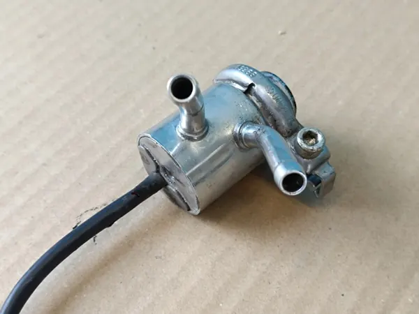 Injector AdBlue Skoda OE OEM 05L131113P - Usado image 7