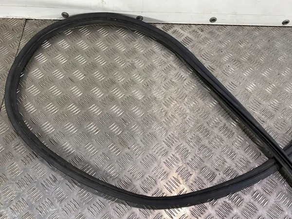 Joint de coffre Subaru Ascent OEM FBZ24146 - Occasion image 4