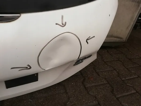 Takaluukku Peugeot 208 12-19 image 2