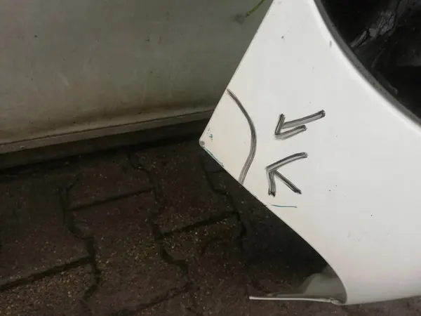 Takaluukku Peugeot 208 12-19 image 3