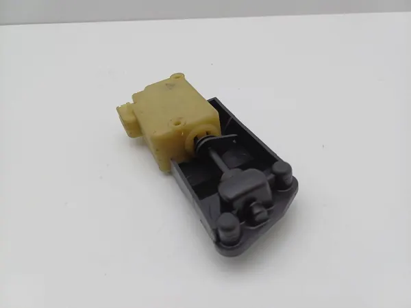 Attuatore sportello carburante Volvo V70 9483311 image 6