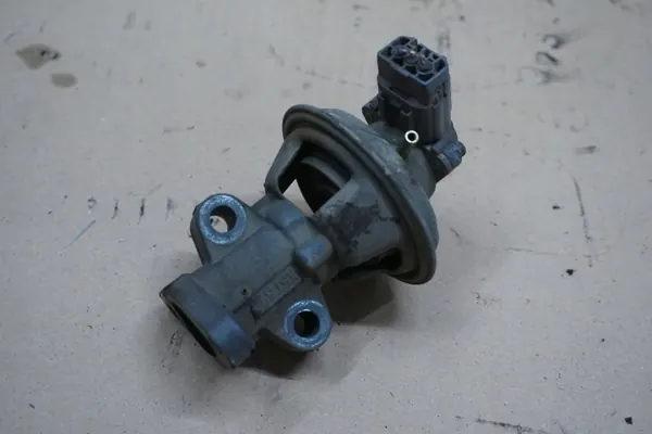 MAZDA B2500 EGR-venttiili OEM - Käytetty 2.5 TD 2001 image 2