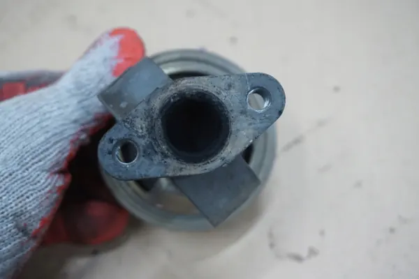 MAZDA B2500 EGR-venttiili OEM - Käytetty 2.5 TD 2001 image 4