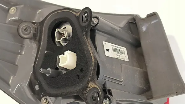 Lámpara Trasera Derecha Toyota Corolla E16 Lift image 3