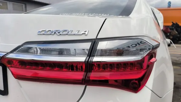 Lámpara Trasera Derecha Toyota Corolla E16 Lift image 6