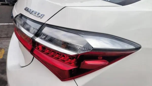 Lámpara Trasera Derecha Toyota Corolla E16 Lift image 7