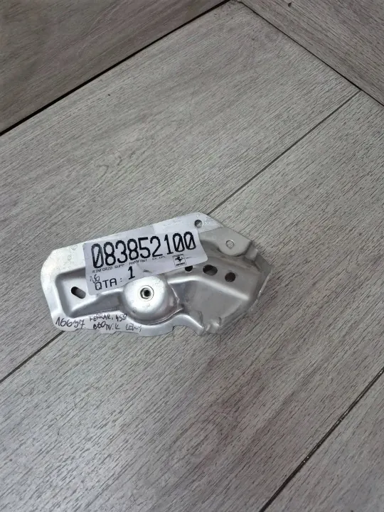 Ferrari 458 vänster framskärmsfäste OEM 83852100 image 2