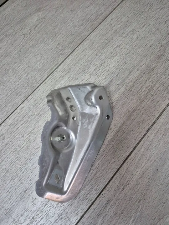Ferrari 458 vänster framskärmsfäste OEM 83852100 image 3